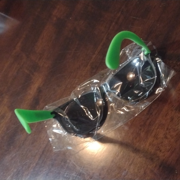 Sunglasses - Picture 4 of 4